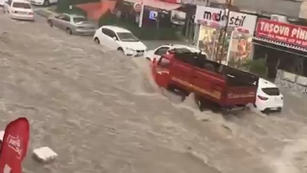 'Çapsız Mansur' Şaşırtmadı! Anakara'ya Deniz Geldi